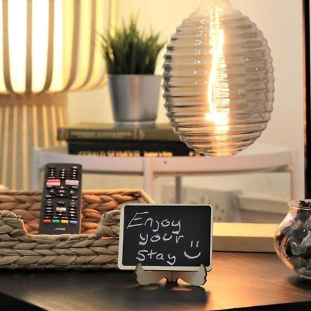 Free Local Parking - Fast Wifi - Sleeps 10 Guests By Property Promise Cardiff Kültér fotó