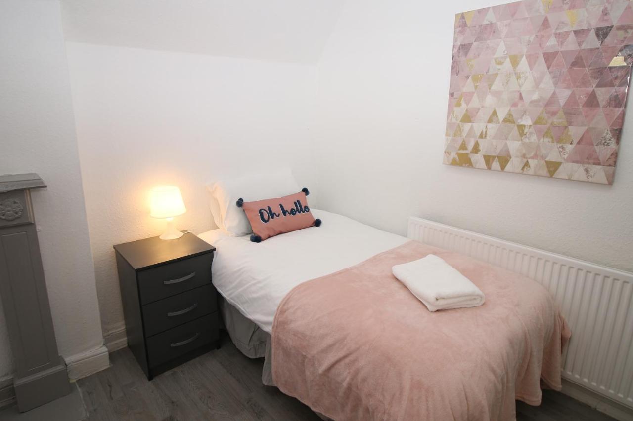 Free Local Parking - Fast Wifi - Sleeps 10 Guests By Property Promise Cardiff Kültér fotó