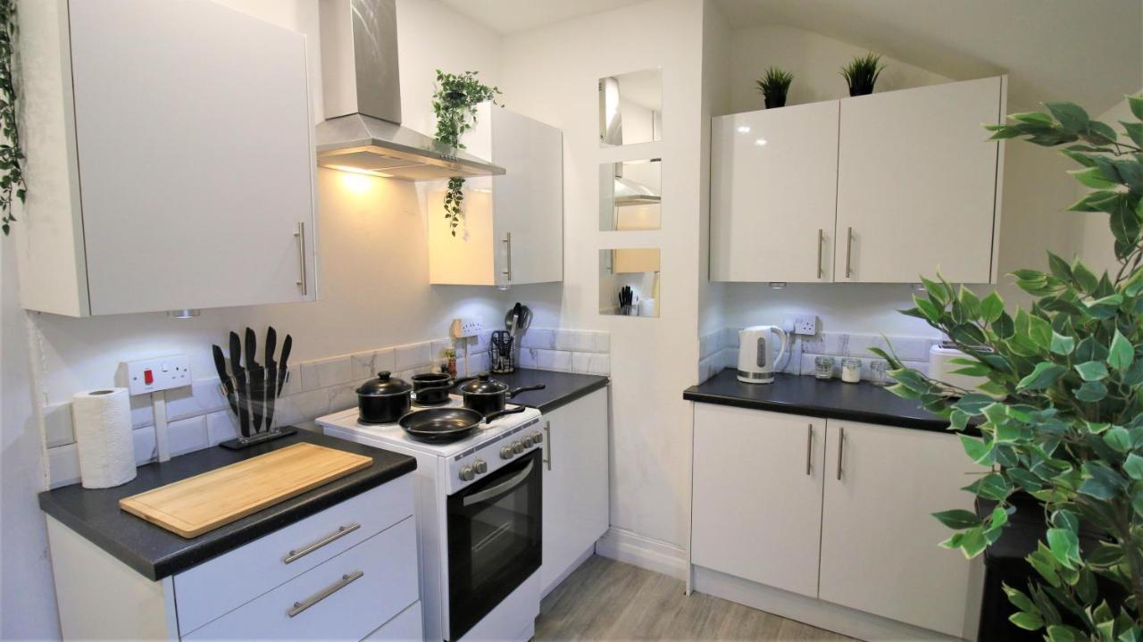 Free Local Parking - Fast Wifi - Sleeps 10 Guests By Property Promise Cardiff Kültér fotó