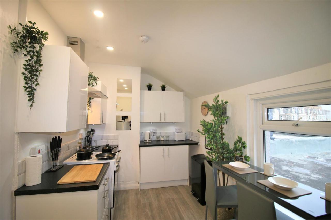 Free Local Parking - Fast Wifi - Sleeps 10 Guests By Property Promise Cardiff Kültér fotó