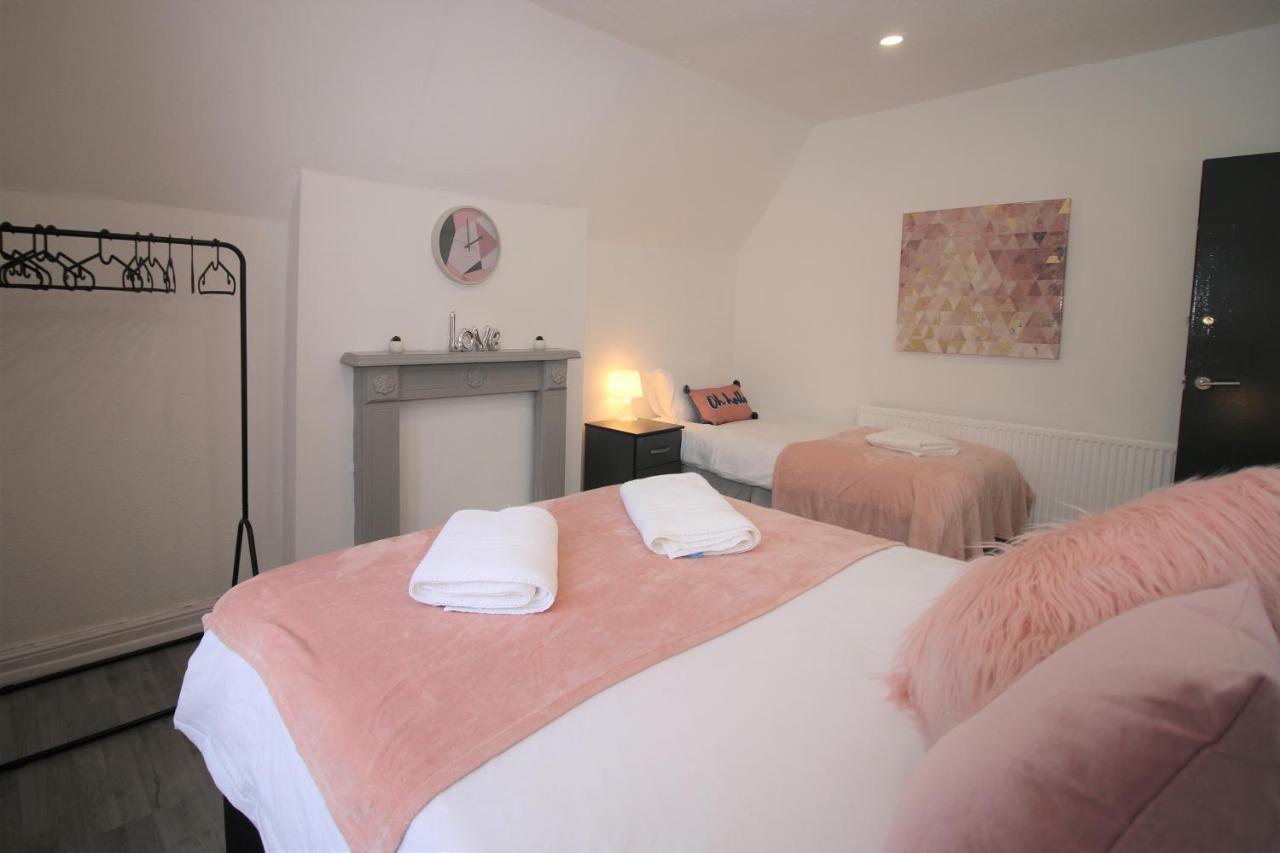 Free Local Parking - Fast Wifi - Sleeps 10 Guests By Property Promise Cardiff Kültér fotó