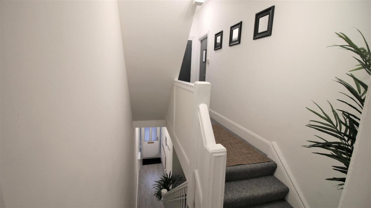 Free Local Parking - Fast Wifi - Sleeps 10 Guests By Property Promise Cardiff Kültér fotó