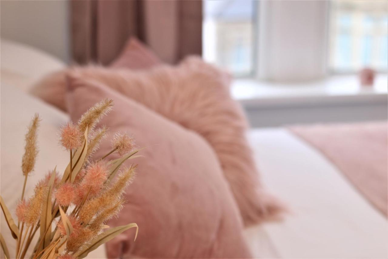 Free Local Parking - Fast Wifi - Sleeps 10 Guests By Property Promise Cardiff Kültér fotó
