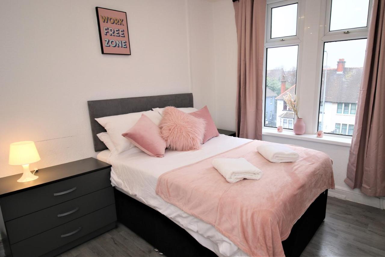 Free Local Parking - Fast Wifi - Sleeps 10 Guests By Property Promise Cardiff Kültér fotó