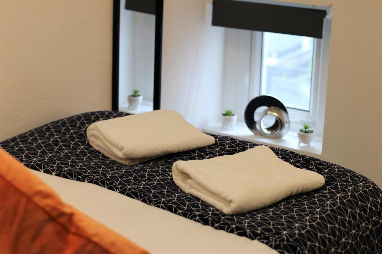 Free Local Parking - Fast Wifi - Sleeps 10 Guests By Property Promise Cardiff Kültér fotó